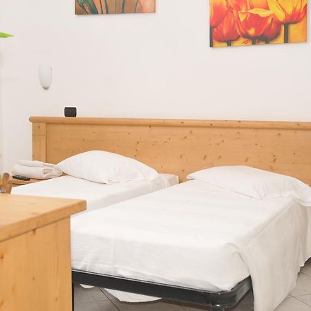 Borromeo Residenze Service S.A.S Peschiera Borromeo Exteriér fotografie